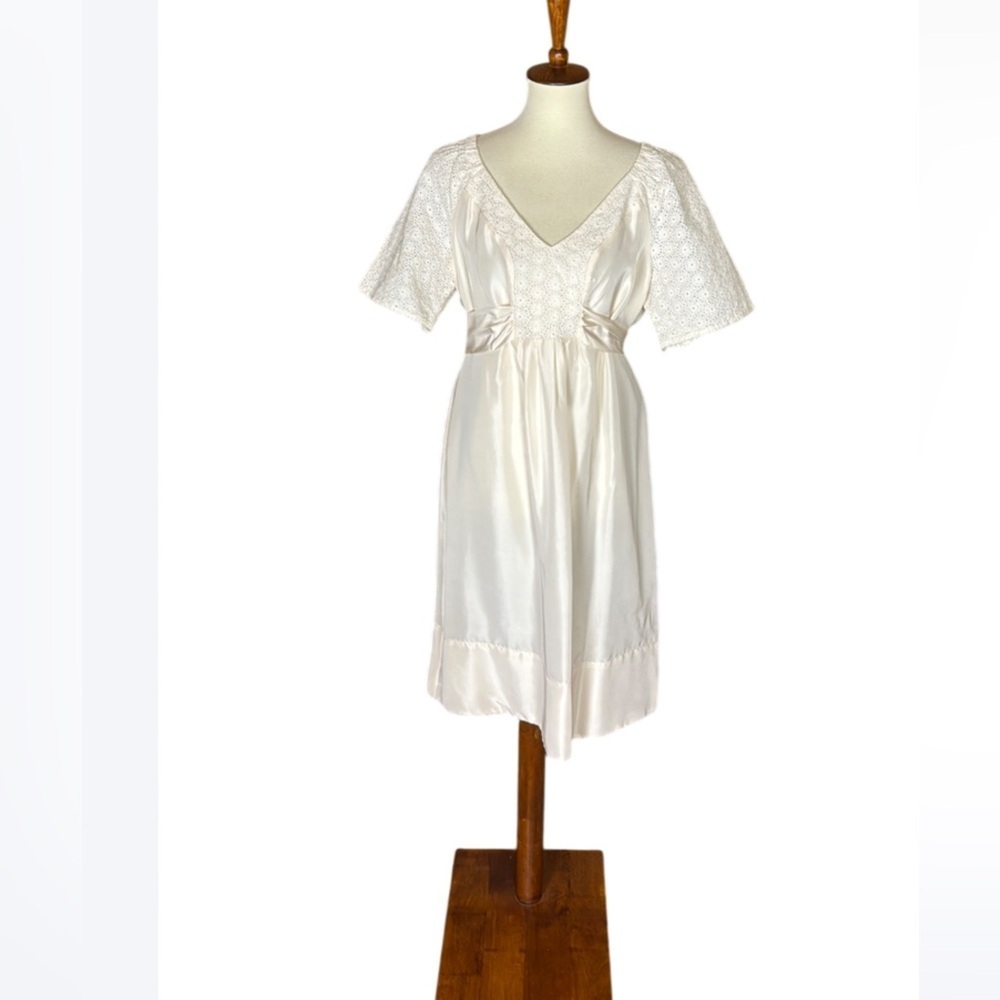 Banana Republic short sleeve silk and eyelet dress Size 14 Ivory color